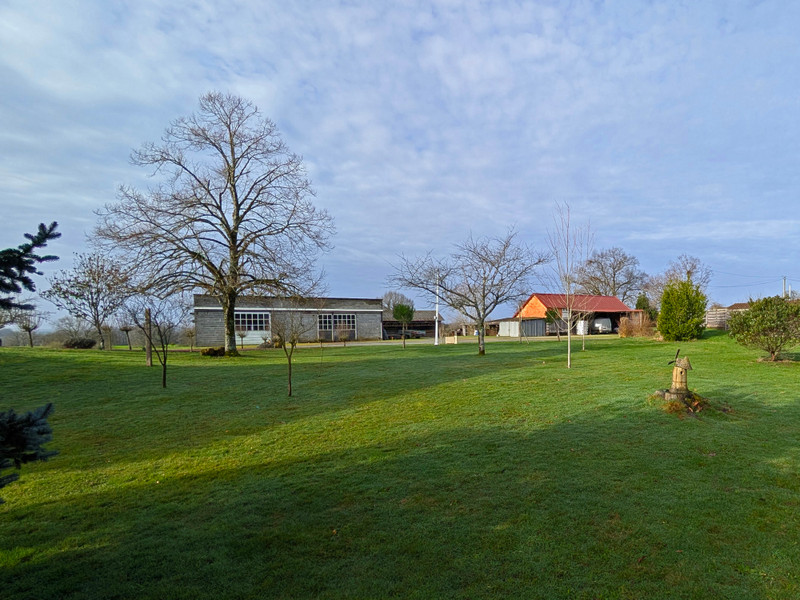 French property for sale in Nanthiat, Dordogne - €532,000 - photo 4