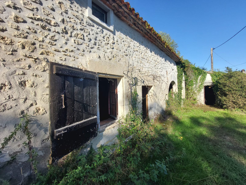 French property for sale in Fouquebrune, Charente - €51,600 - photo 2