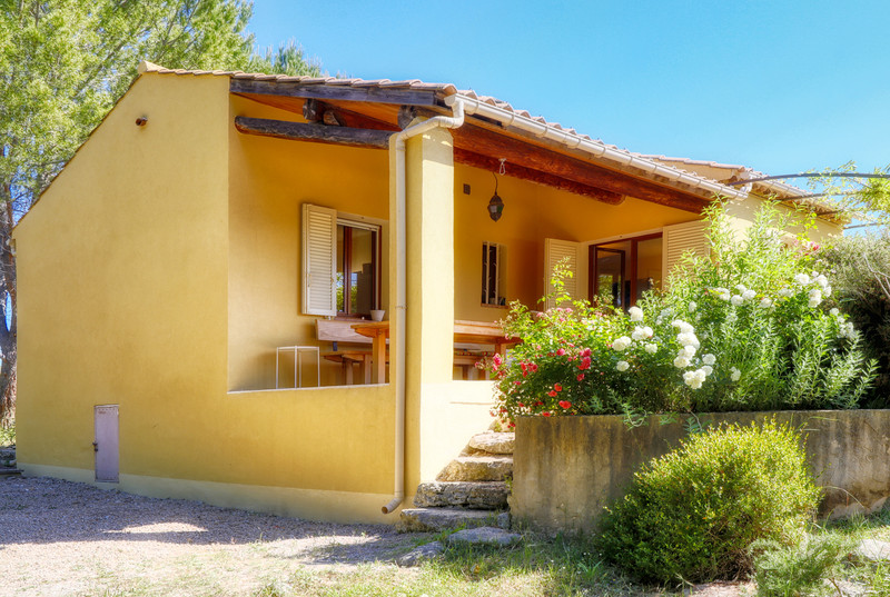 French property for sale in Gargas, Vaucluse - €395,000 - photo 2