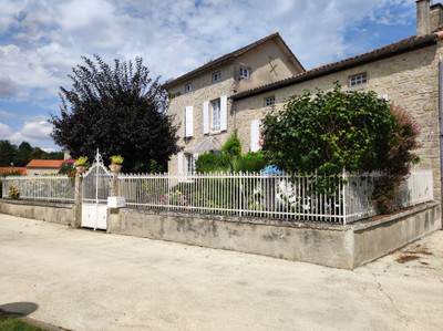 Maison à vendre à Voulême, Vienne, Poitou-Charentes, avec Leggett Immobilier