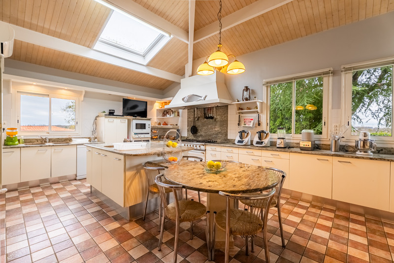 French property for sale in Saint-Germain-de-Lusignan, Charente-Maritime - €1,484,000 - photo 3