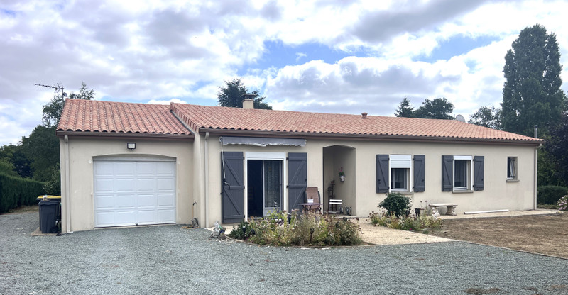 Maison à vendre à Saint-Pierre-d'Exideuil, Vienne - 189.000 € - photo 1