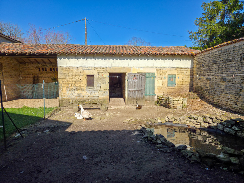 French property for sale in Valdelaume, Deux-Sèvres - €185,000 - photo 8