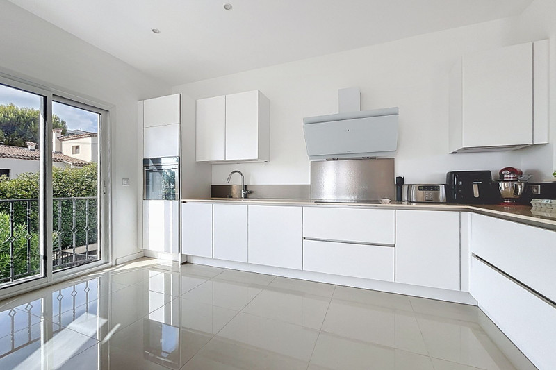 French property for sale in Nice, Alpes-Maritimes - €1,655,000 - photo 9