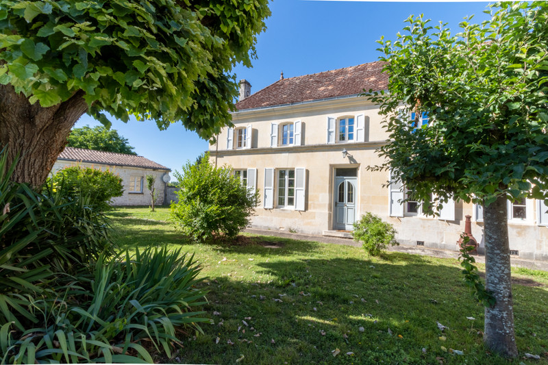 Maison à vendre à Mosnac, Charente-Maritime - 288 900 € - photo 1