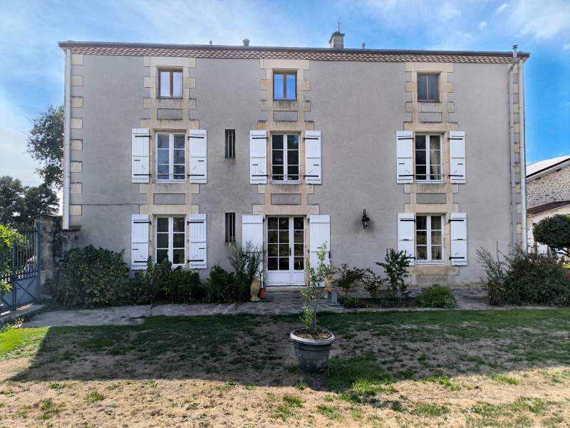 Propriété à vendre à Val-d'Oire-et-Gartempe, Haute-Vienne - 399 999 €