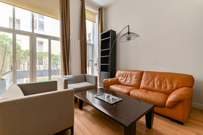 75003, Haut Marais, lovely 2P (T2) apartment for 64 m2 + private 27m2 garden on the ground floor of a beautifu