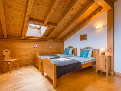 SOUS OFFRE Chalet de 5 chambres à vendre à Cordon avec vue panoramique sur le massif du Mont Blanc. 
