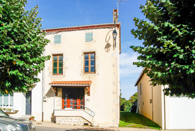 Maison à vendre à Secondigny, Deux-Sèvres, Poitou-Charentes, avec Leggett Immobilier