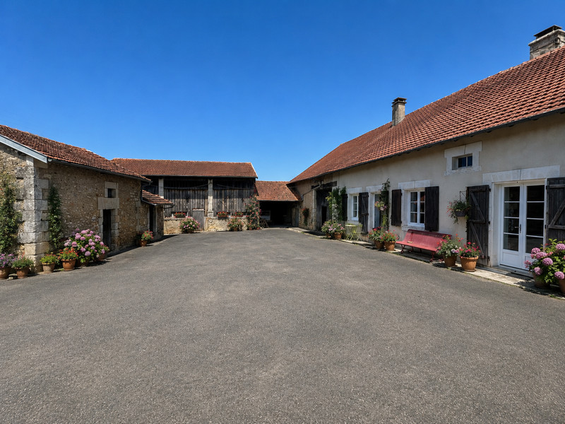 Propriété à vendre à Lussas-et-Nontronneau, Dordogne - 333 900 €