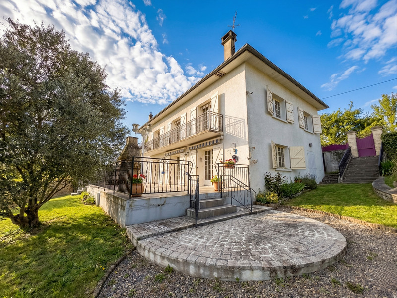 French property for sale in Chef-Boutonne, Deux-Sèvres - €267,500 - photo 1