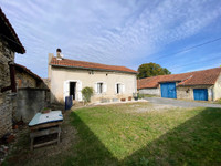 Maison à vendre à Saint-Claud, Charente - 85 600 € - photo 1