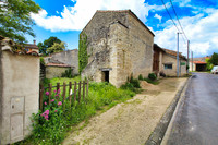 Maison à vendre à Longré, Charente - 12 600 € - photo 1
