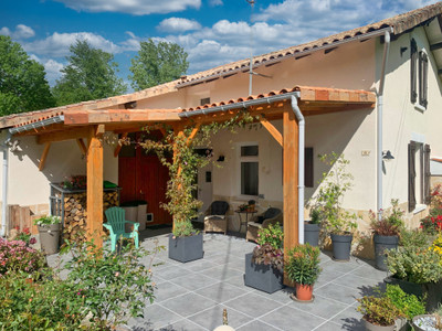 Maison à vendre à Exideuil-sur-Vienne, Charente, Poitou-Charentes, avec Leggett Immobilier