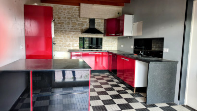 French property for sale in Muron, Charente-Maritime - €221,000 - photo 2