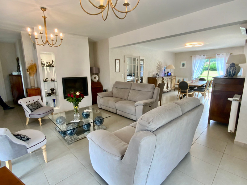 French property for sale in Montignac, Dordogne - €574,750 - photo 2