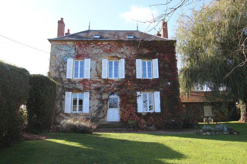 French property for sale in Anlezy, Nièvre - €187,000 - photo 0