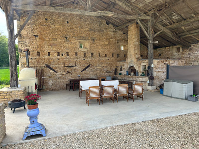 French property for sale in Mairé-Levescault, Deux-Sèvres - €450,500 - photo 3
