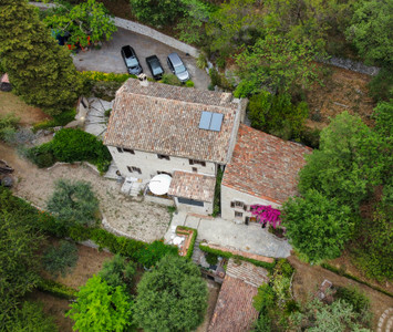 Maison à vendre à Carros, Alpes-Maritimes, PACA, avec Leggett Immobilier