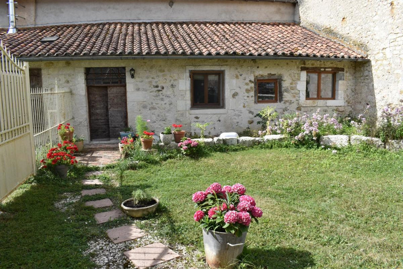 French property for sale in Pillac, Charente - €395,010 - photo 8