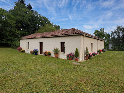 Maison à vendre à Saint-Estèphe, Dordogne, Aquitaine, avec Leggett Immobilier