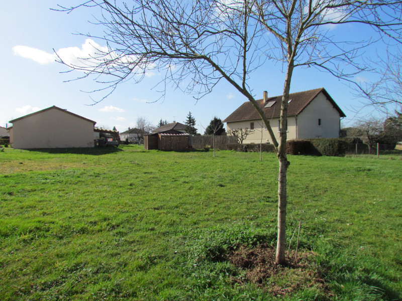French property for sale in L'Isle-Jourdain, Vienne - &#8364;24,600 - photo 3