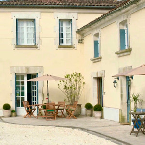 Commerce à vendre à Birac, Charente, Poitou-Charentes, avec Leggett Immobilier