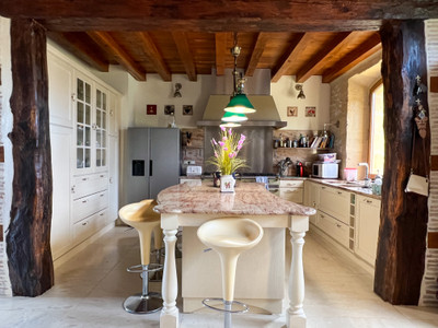 Dordogne - Magnifique propriété de luxe, rénovée avec goût sur un terrain de 8,8 hectares.