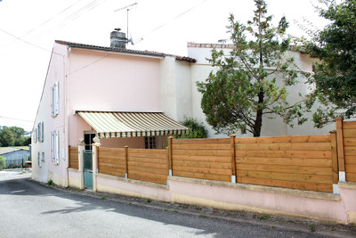 Maison à vendre à Marcillac-Lanville, Charente, Poitou-Charentes, avec Leggett Immobilier