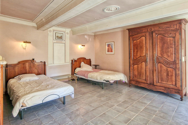 French property for sale in Oppède, Vaucluse - €1,980,000 - photo 9