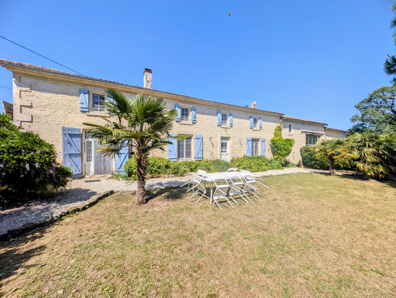 French property for sale in Theil-Rabier, Charente - €326,000 - photo 0