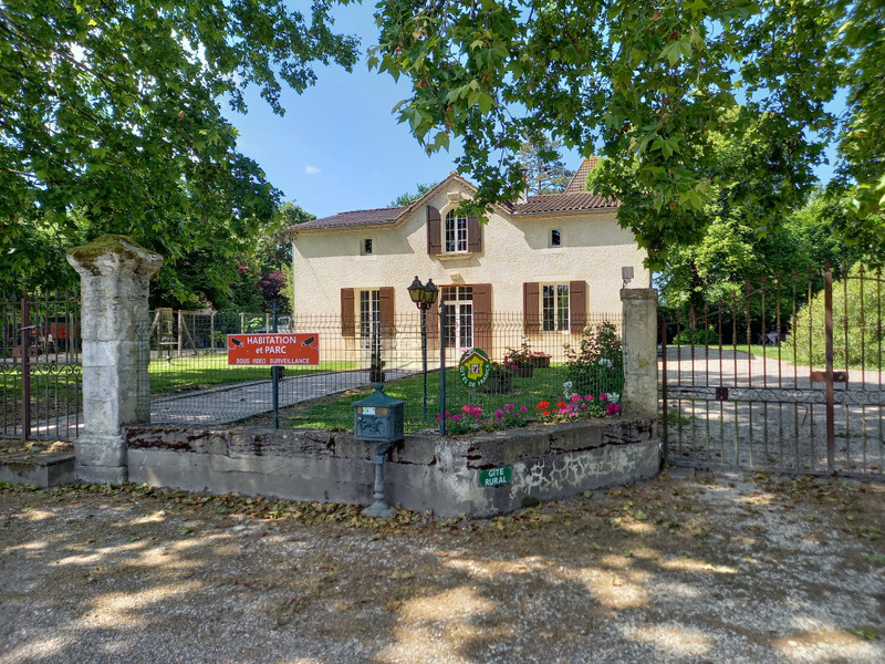 Maison à vendre à Saint-Sardos, Lot-et-Garonne - 498.200 € - photo 1