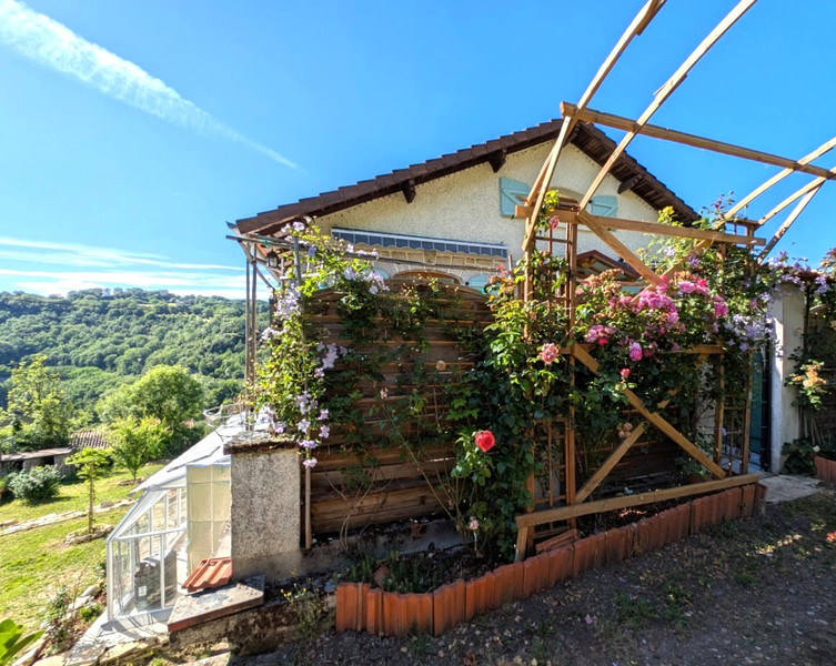 French property for sale in Capdenac, Lot - €147,000 - photo 1