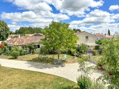 French property for sale in Mons, Charente-Maritime - €504,275 - photo 1