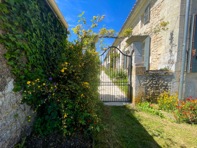 French property for sale in Neuvicq, Charente-Maritime - €424,000 - photo 8