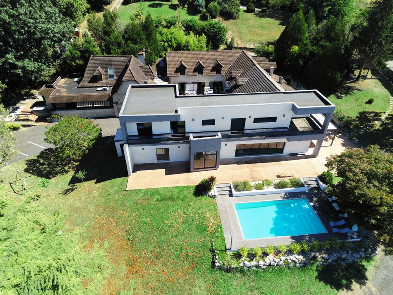 House for sale in Pau PyrénéesAtlantiques Large exceptional house with outbuildings and