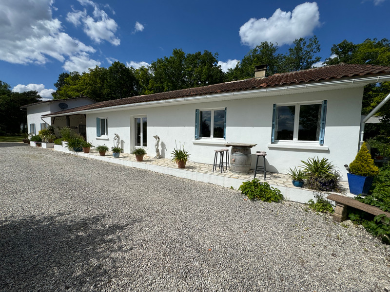 French property for sale in Édon, Charente - €373,800 - photo 14