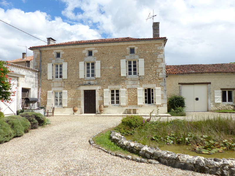 House in PlassacRouffiac Charente Stunning Maison de Maitre, 4