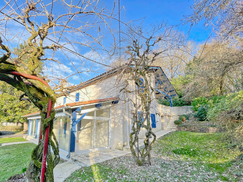 French property for sale in Médillac, Charente - &#8364;256,800 - photo 2