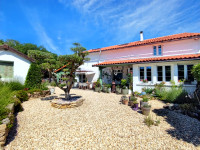 Propriété à vendre à Nieuil, Charente - 256 800 € - photo n°1