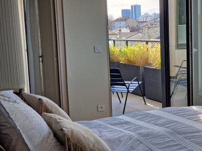 Bordeaux Fondaudège: Top-floor luxury duplex apartment with lift, balcony, rooftop terrace with jacuzzi.