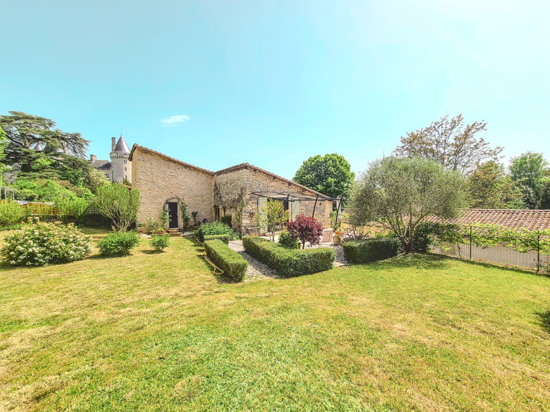 Maison à vendre à Verteuil-sur-Charente, Charente - 393.750 € - photo 1