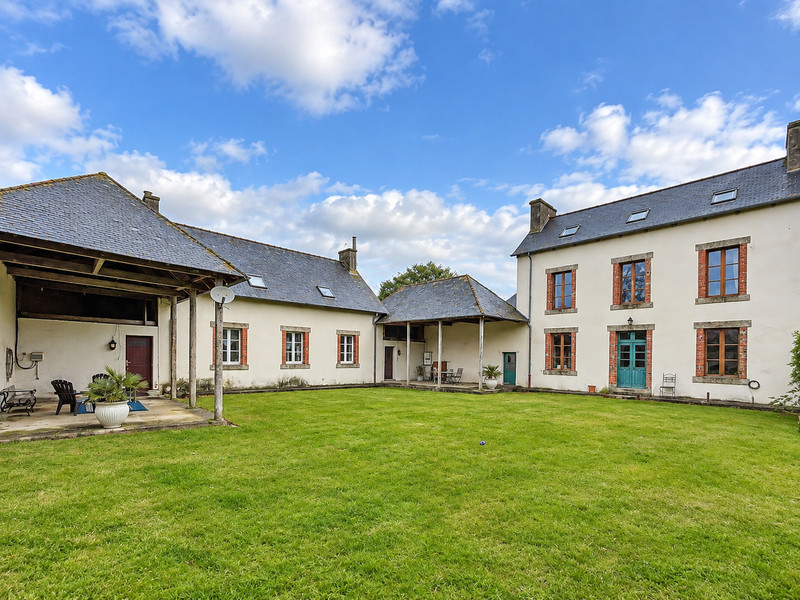French property for sale in Merléac, Côtes-d'Armor - €224,700 - photo 0