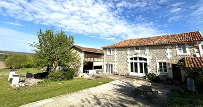 Maison à vendre à Nanteuil-Auriac-de-Bourzac, Dordogne, Aquitaine, avec Leggett Immobilier