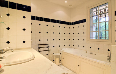 French property for sale in Apt, Vaucluse - €500,000 - photo 8