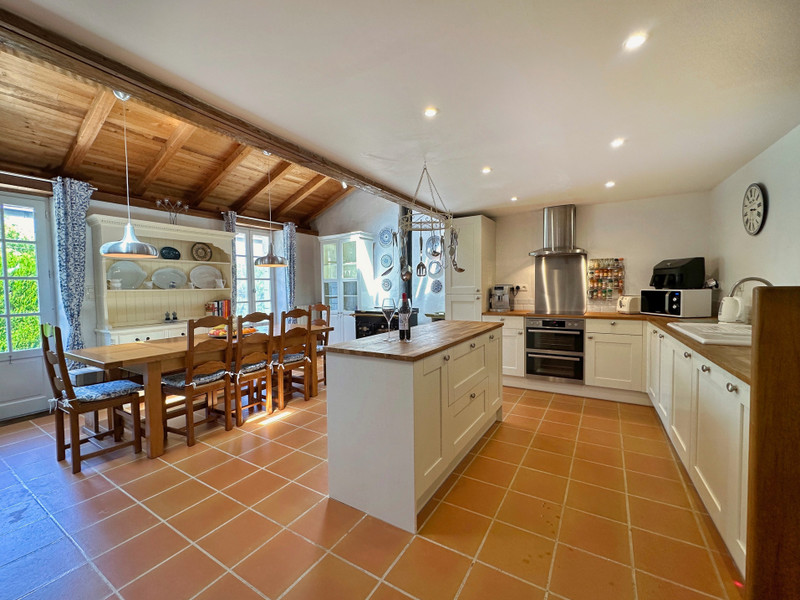 French property for sale in Aubeterre-sur-Dronne, Charente - €350,000 - photo 1