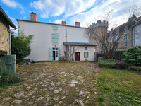 Maison à vendre à Busset, Allier - 345.000 € - photo 1