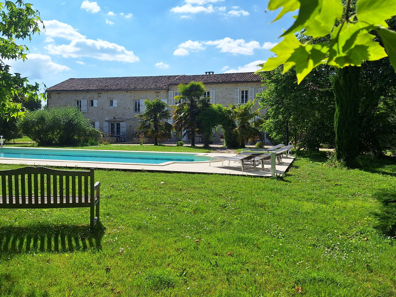 Maison à vendre à Lesparre-Médoc, Gironde - 899.600 € - photo 1