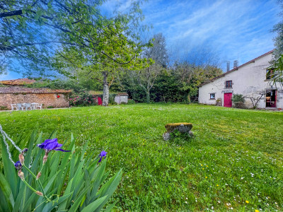 French property for sale in Vernoux-en-Gâtine, Deux-Sèvres - €165,500 - photo 1
