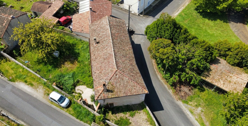 French property for sale in Soyaux, Charente - €249,999 - photo 2